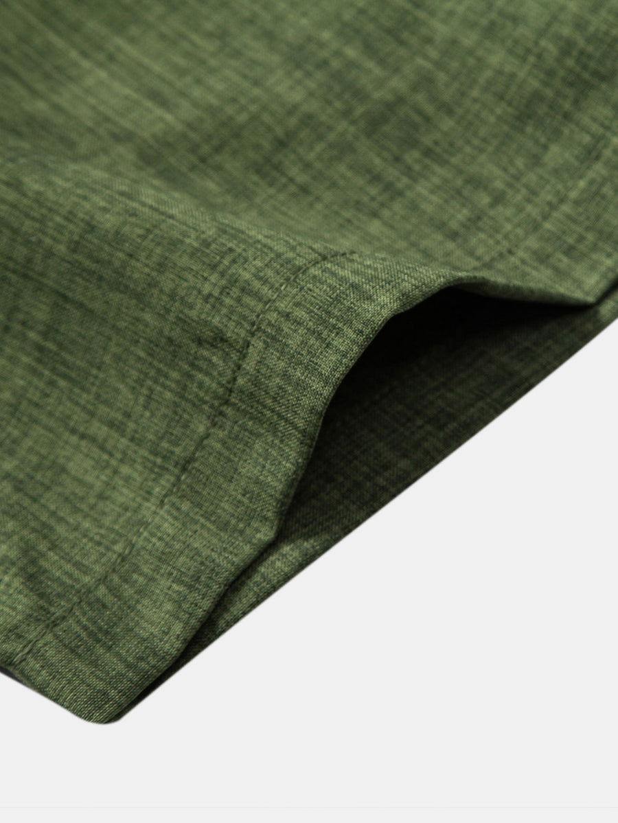 Ensemble homme avec chemise col officier à manches courtes et pantalon droit style décontracté
