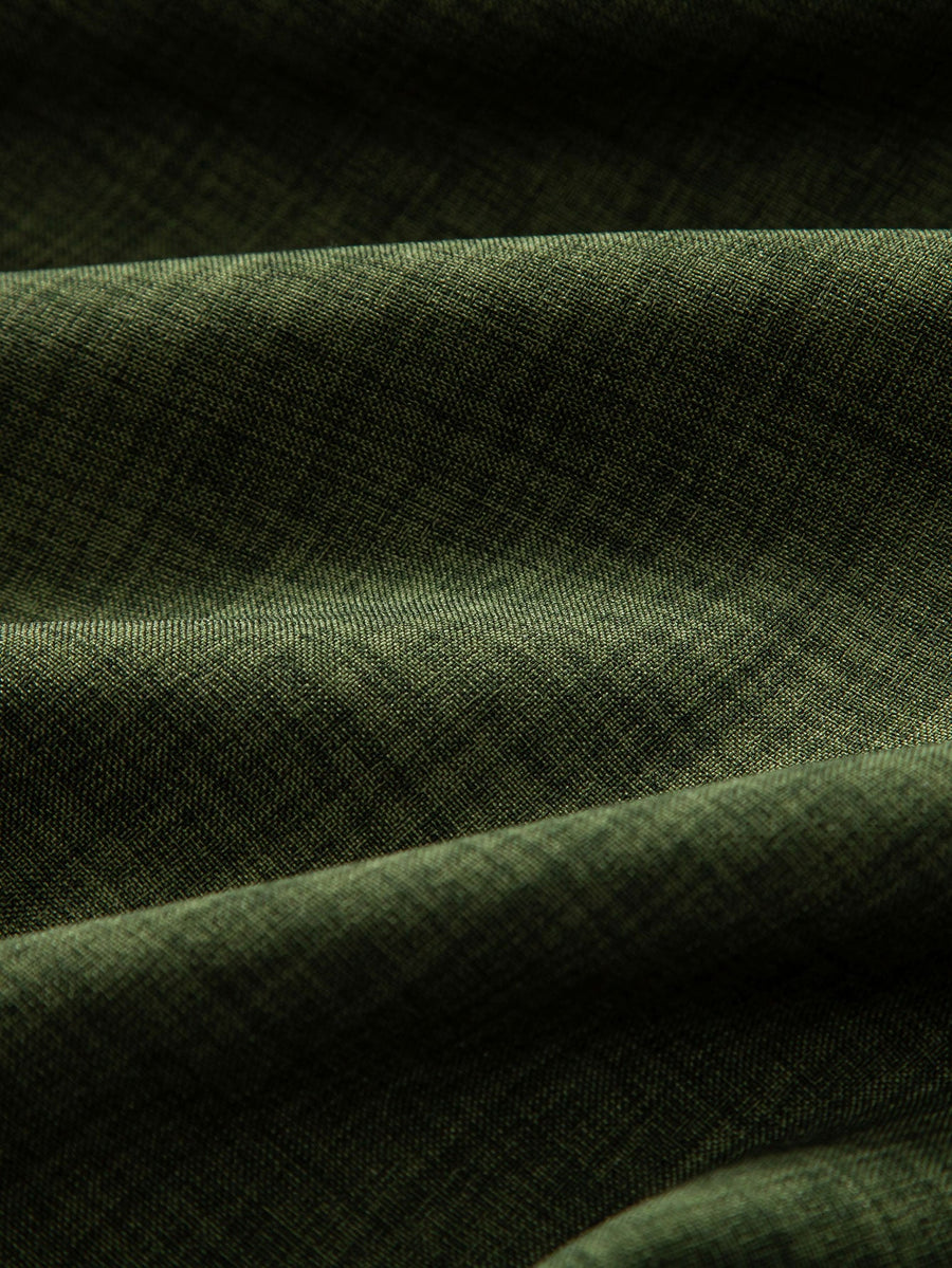Ensemble homme avec chemise col officier à manches courtes et pantalon droit style décontracté