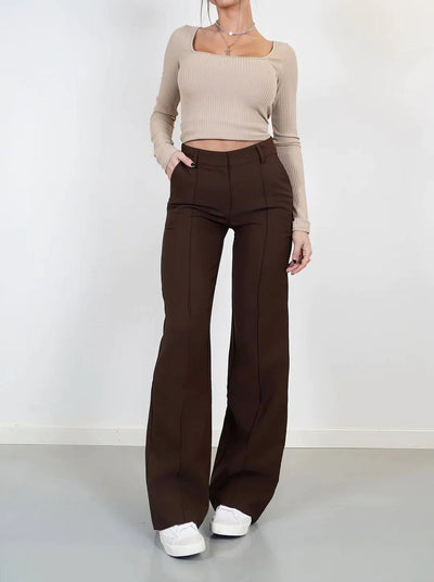 Pantalon femme évasé tendance au style contemporain
