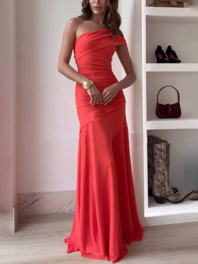 Robe longue élégante épaules dénudées plissée parfaite pour soirée et cérémonie