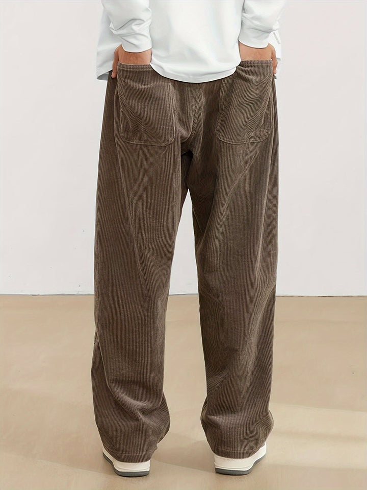 Pantalon ample homme au style contemporain avec poches pratiques