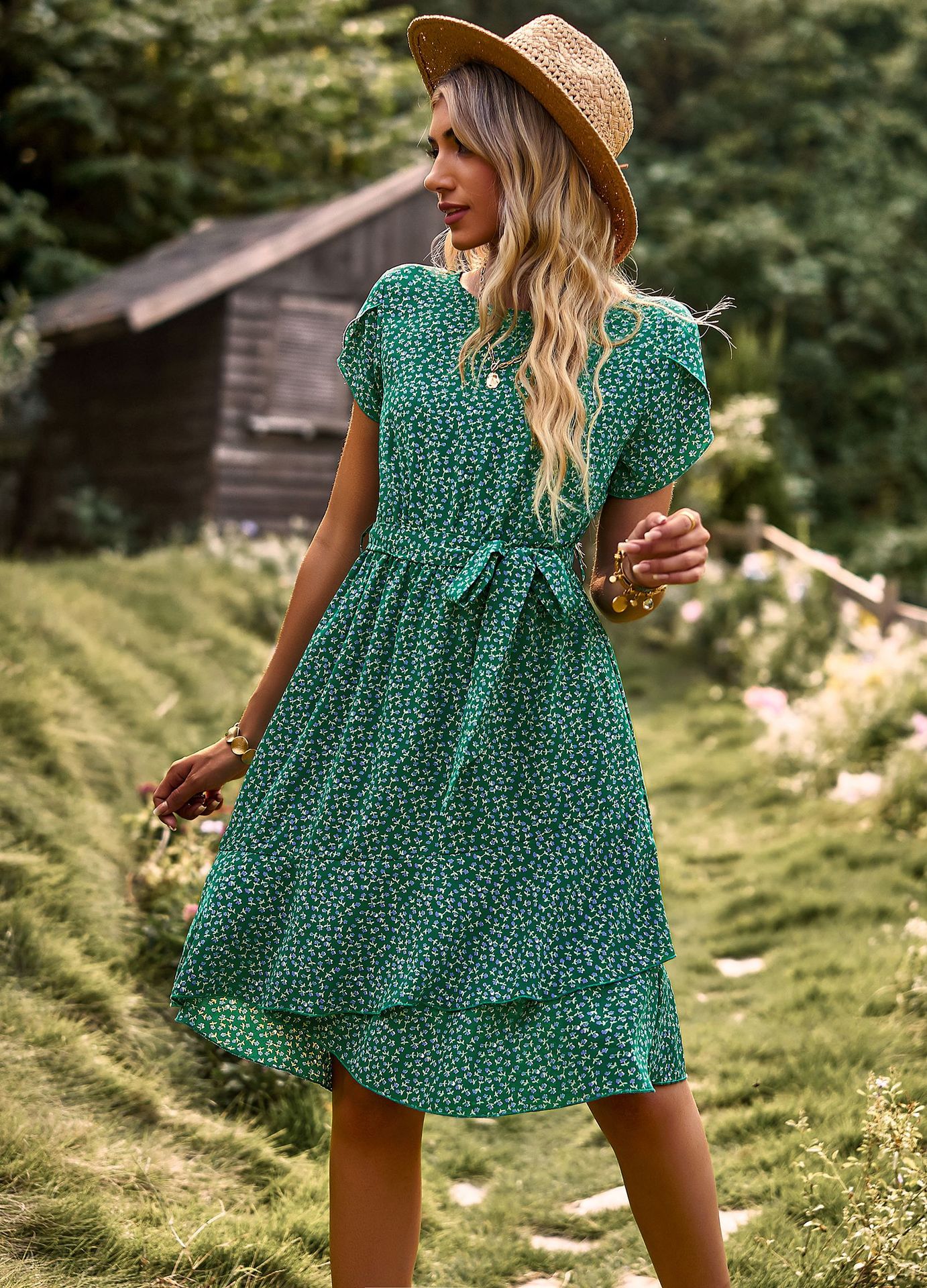 Robe courte femme à manches courtes avec imprimé à pois parfaite pour un style décontracté