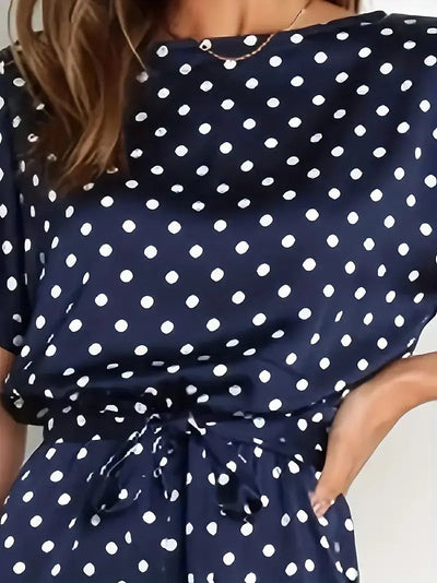 Combinaison femme chic à imprimé pois et coupe moderne
