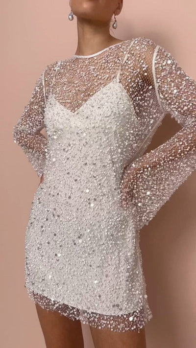 Robe mini bustier avec cape transparente à manches longues et style tendance