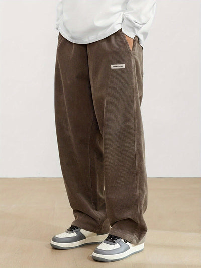 Pantalon ample homme au style contemporain avec poches pratiques