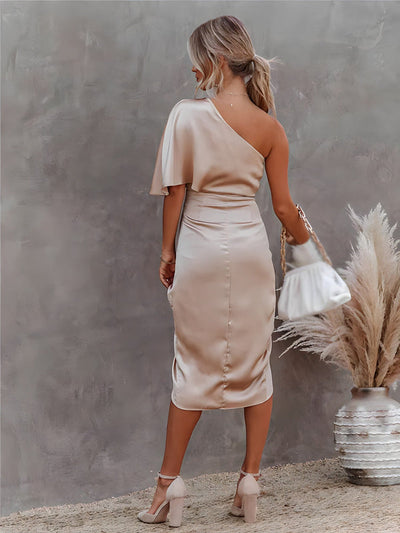 Robe de soirée asymétrique avec épaule unique et coupe raffinée
