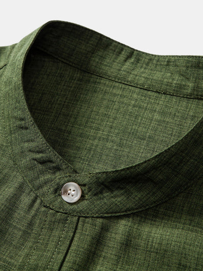 Ensemble homme avec chemise col officier à manches courtes et pantalon droit style décontracté
