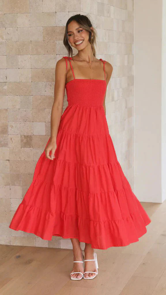 Robe longue légère et élégante avec fines bretelles idéale pour les grandes occasions