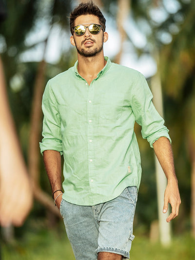 Chemise à manches longues pour homme au style moderne