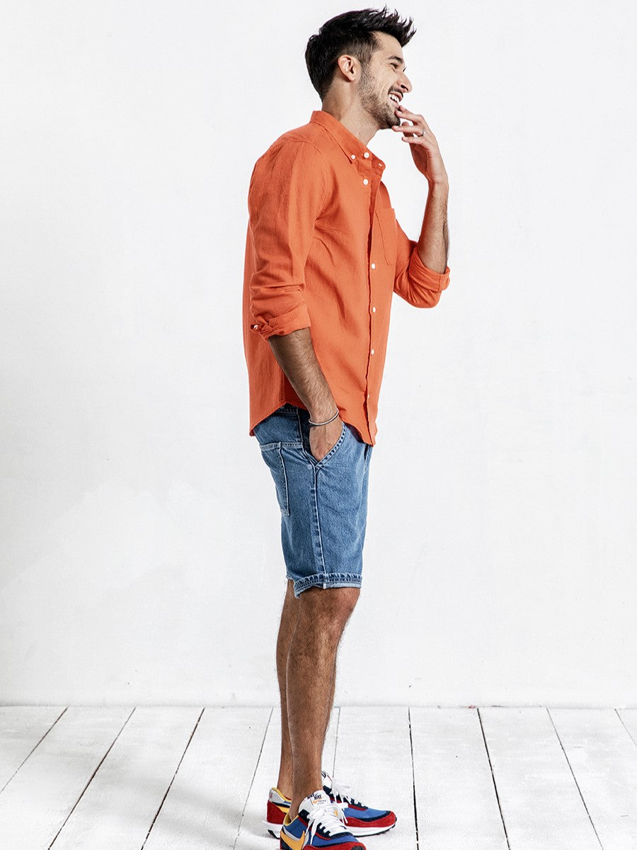 Chemise à manches longues pour homme au style moderne
