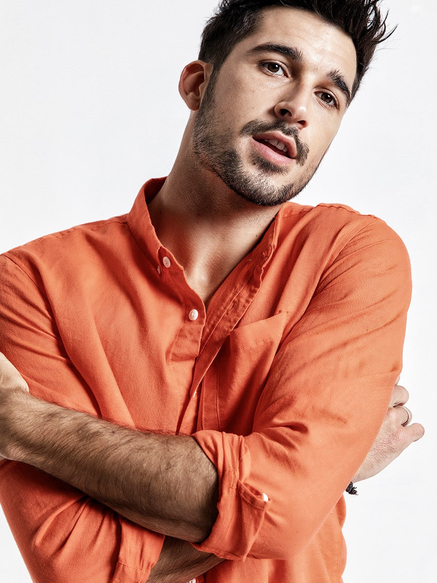 Chemise à manches longues pour homme au style moderne