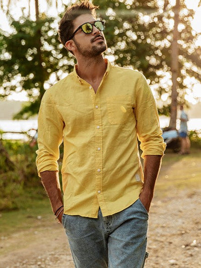 Chemise à manches longues pour homme au style moderne