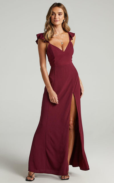 Robe femme élégante avec fines bretelles et coupe sans manches