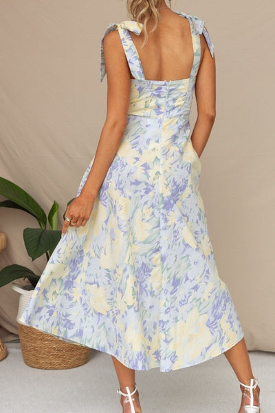 Robe midi à motifs avec fines bretelles pour un regarder léger et tendance