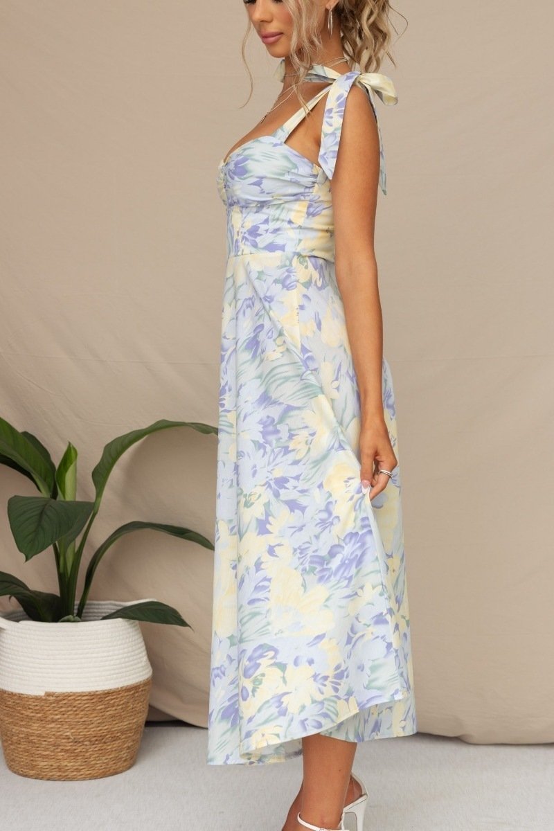 Robe midi à motifs avec fines bretelles pour un regarder léger et tendance