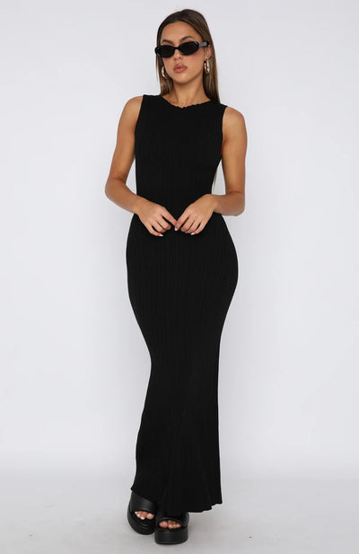 Robe longue moulante sans manches au conception épuré