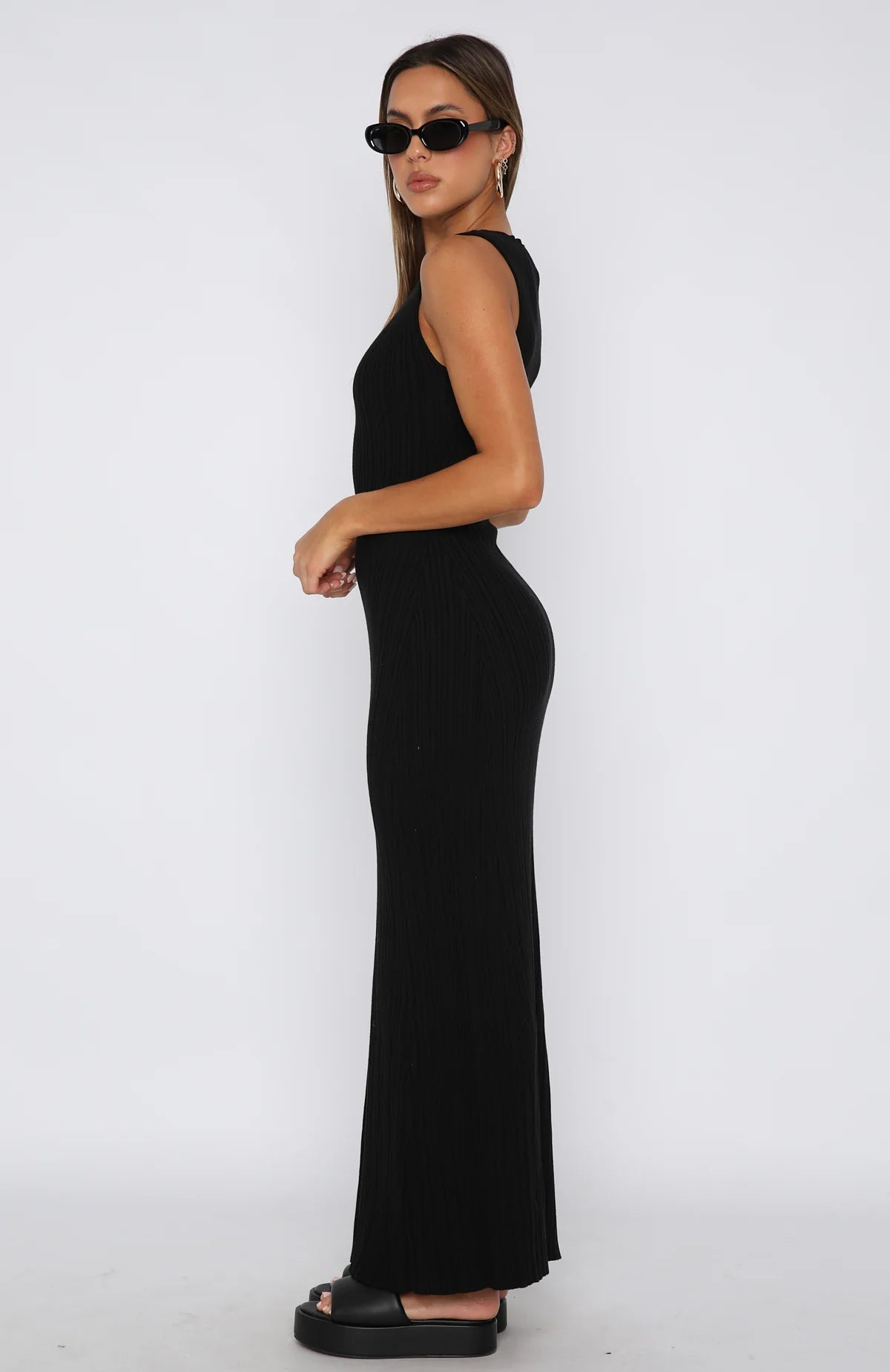 Robe longue moulante sans manches au conception épuré