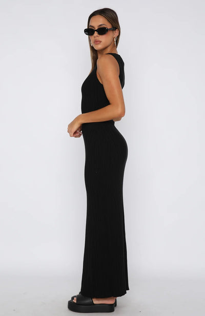 Robe longue moulante sans manches au conception épuré