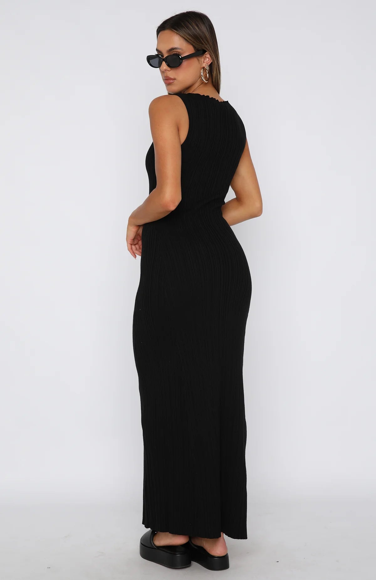 Robe longue moulante sans manches au conception épuré